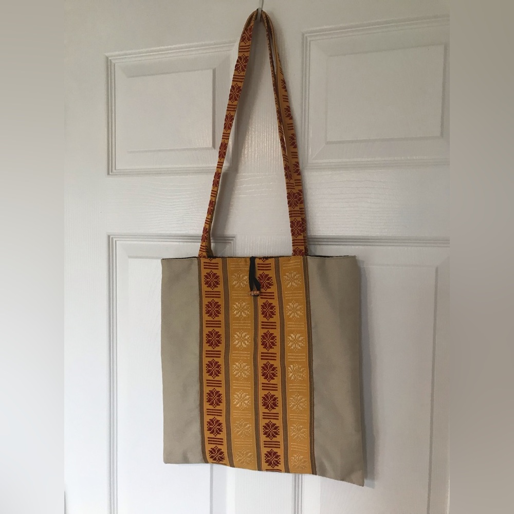 Vintage tote bag from early 80's Malaysia.